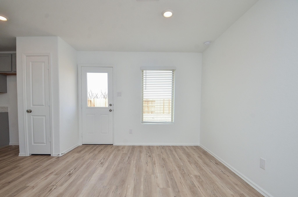 18119 Rockvine Drive - Photo 16
