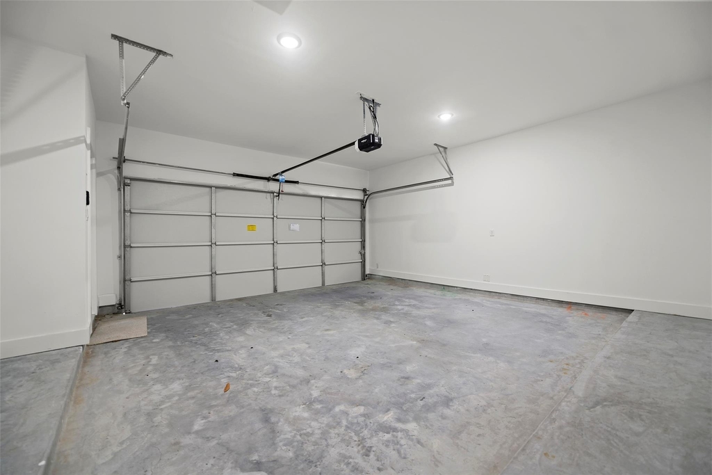 870 W Little York Road - Photo 32