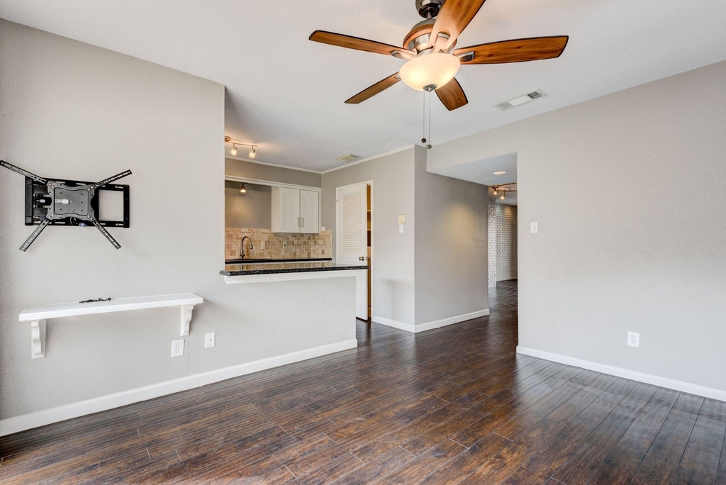 6444 Burgoyne Road - Photo 4