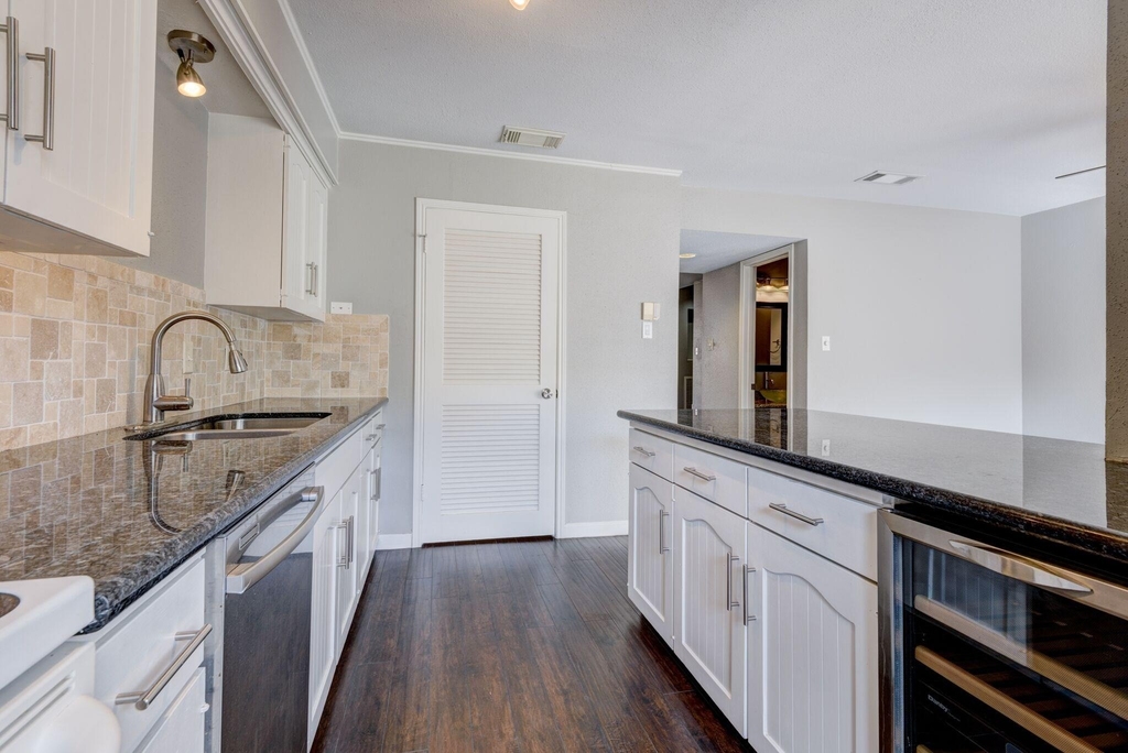 6444 Burgoyne Road - Photo 8