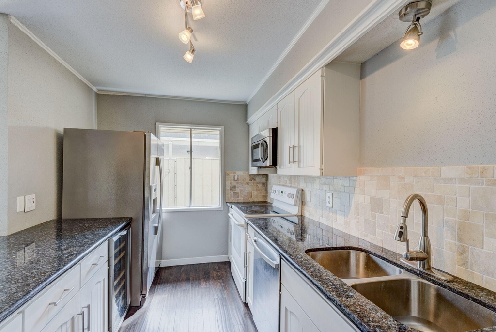 6444 Burgoyne Road - Photo 7