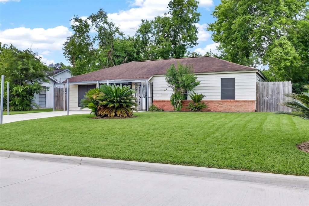 9211 Clearway Drive - Photo 2