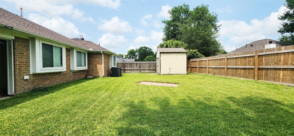 213 Mango Street - Photo 38
