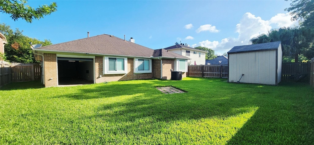 213 Mango Street - Photo 39