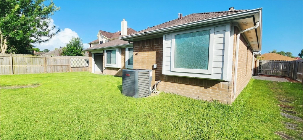 213 Mango Street - Photo 45