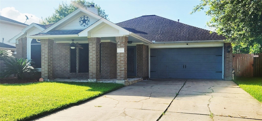 213 Mango Street - Photo 3