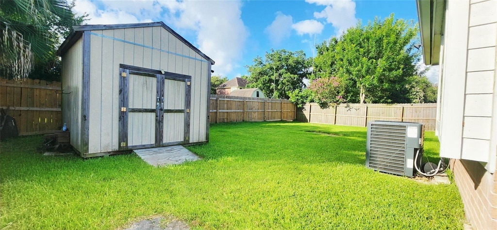 213 Mango Street - Photo 44