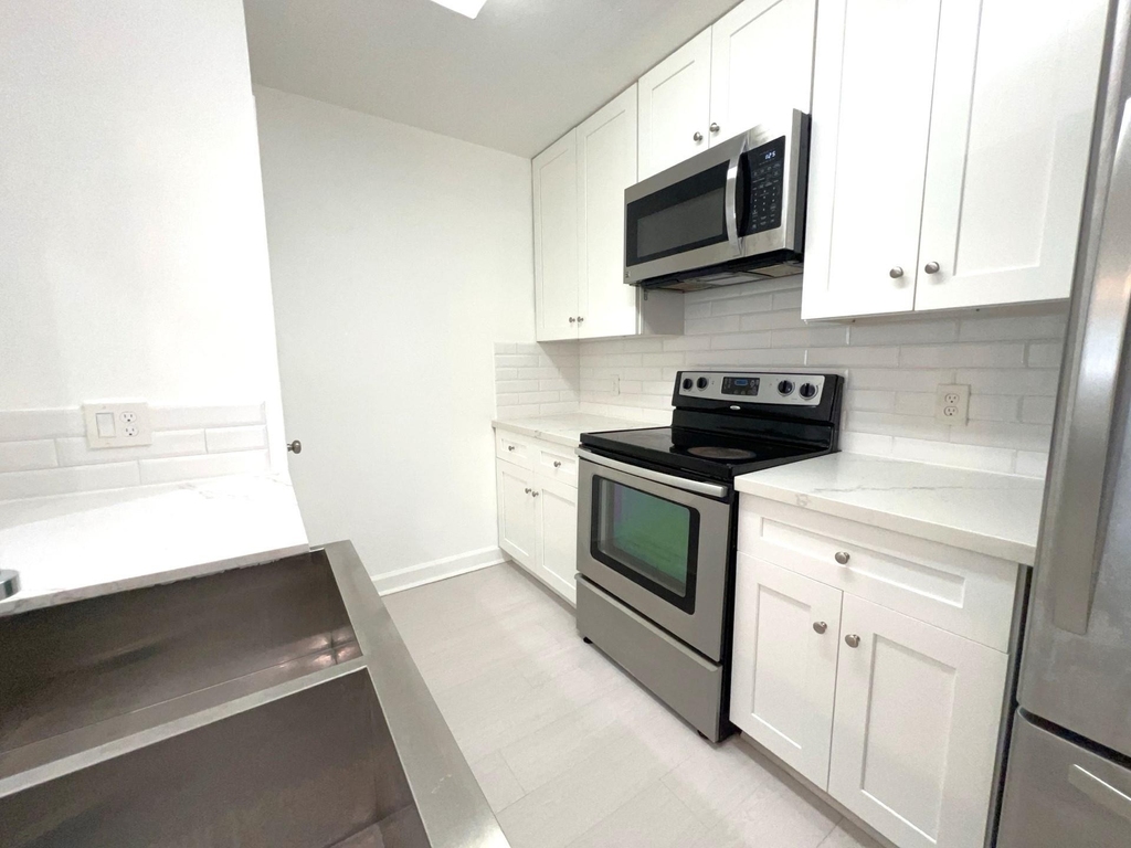 8100 Cambridge Street - Photo 17