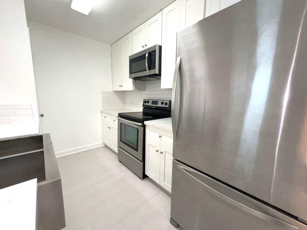 8100 Cambridge Street - Photo 3