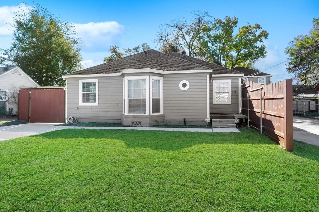 906 Gale Street - Photo 0