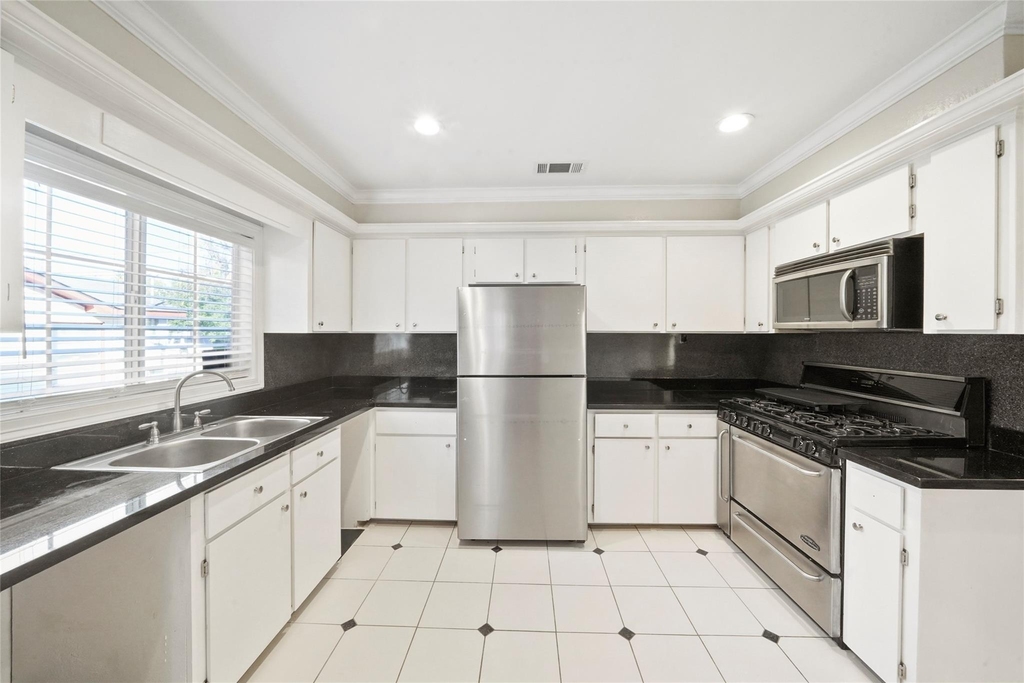 906 Gale Street - Photo 11