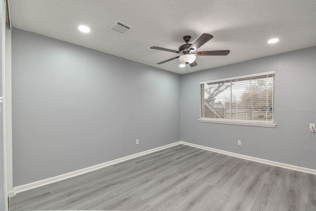 12543 Wellington Park Drive - Photo 15