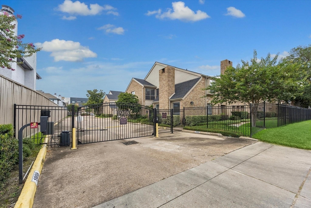 1908 Augusta Drive - Photo 17