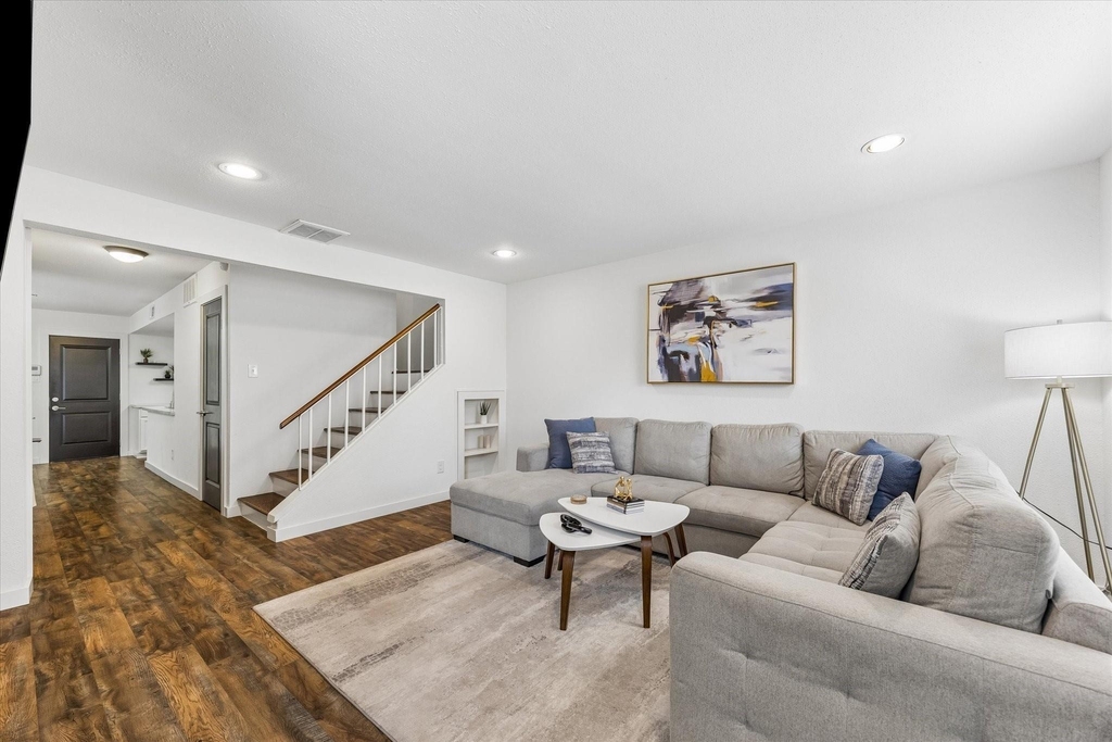 1908 Augusta Drive - Photo 4