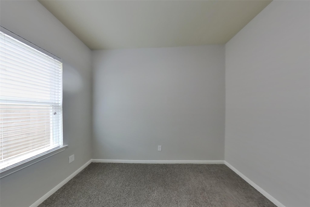 2122 Hackberry Bank Lane - Photo 10