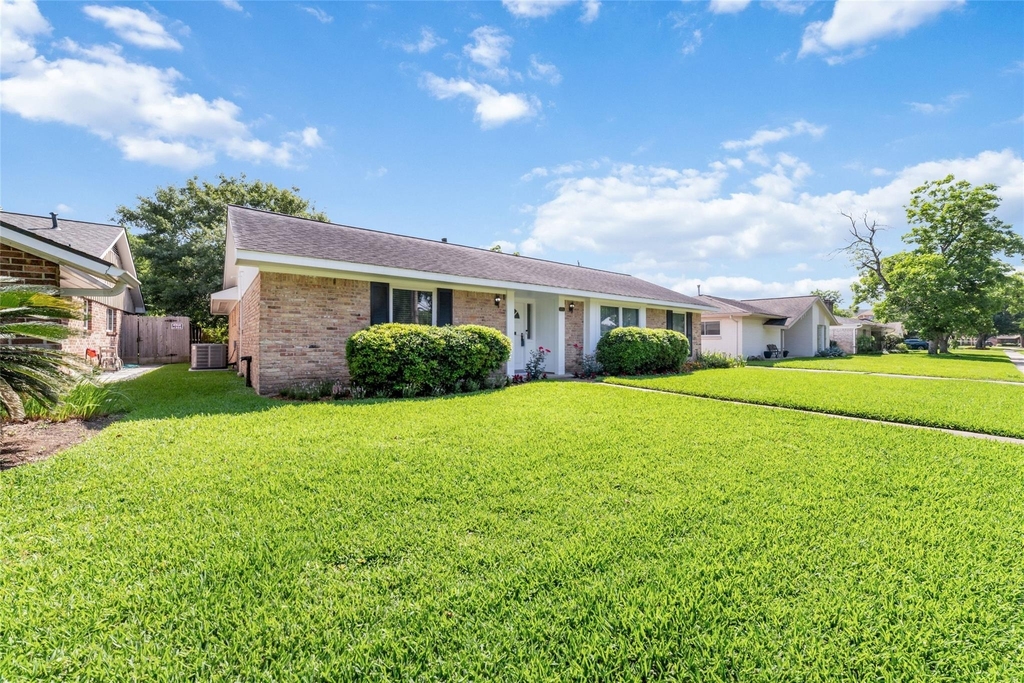 5731 Cheltenham Drive - Photo 2