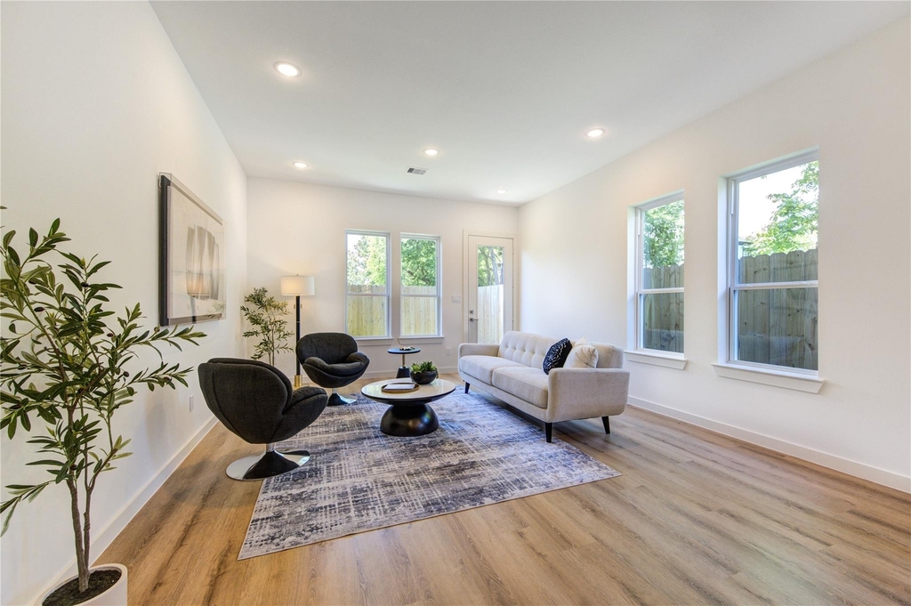 7120 Eastwood Street - Photo 4