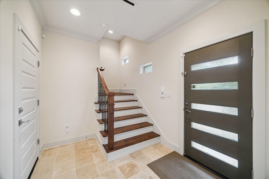 4833 Chenevert Street - Photo 4
