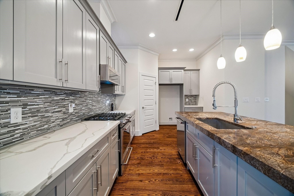 4833 Chenevert Street - Photo 10