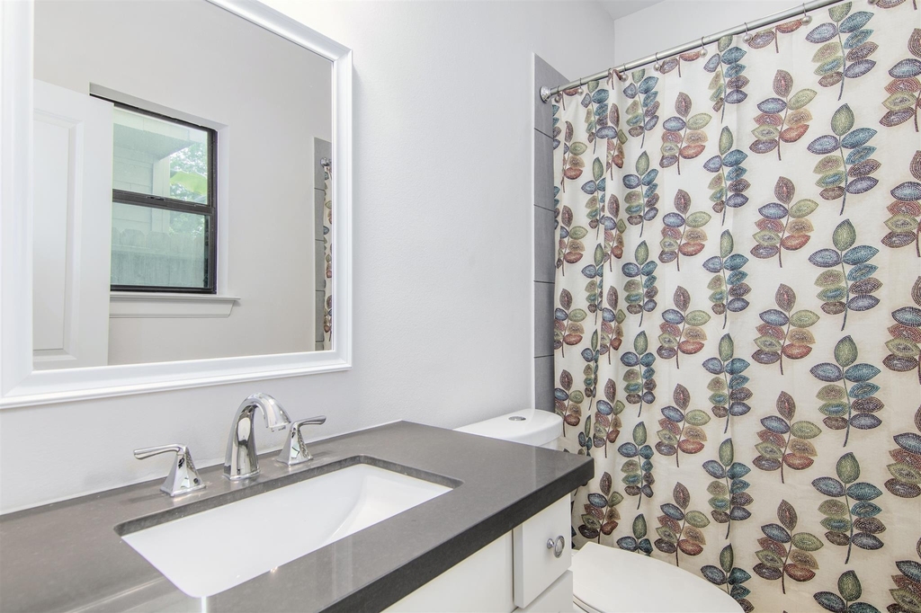 1508 Johnson Street - Photo 5