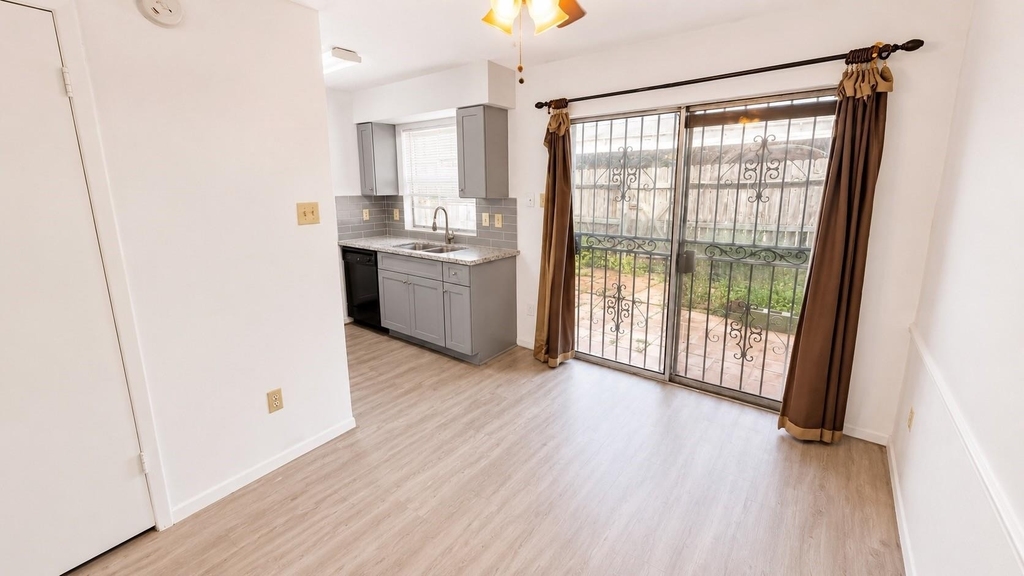11685 Alief Clodine Road - Photo 10