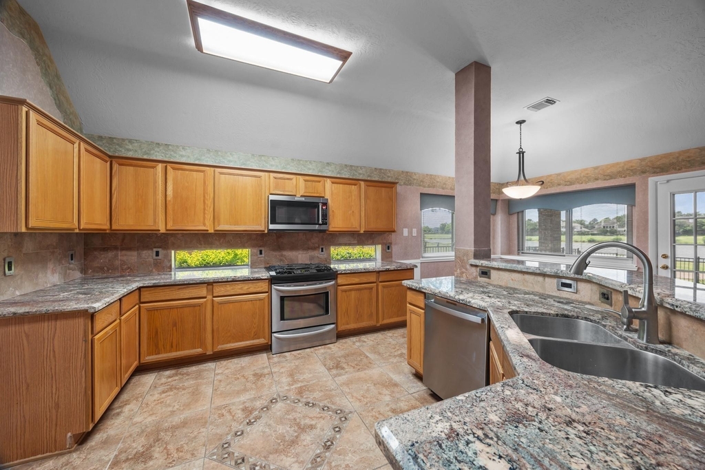 2723 Shelby Drive - Photo 8