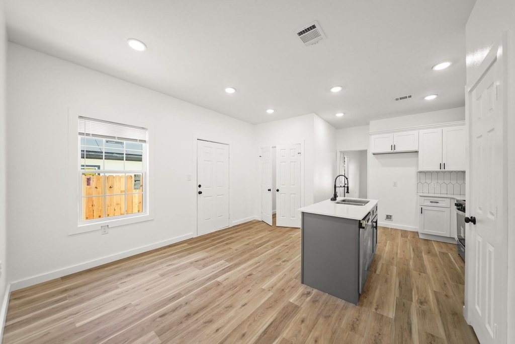2195 W Lang - Photo 1