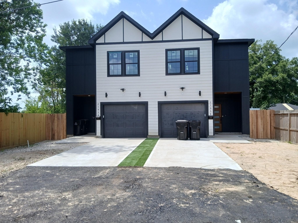 2195 W Lang - Photo 0