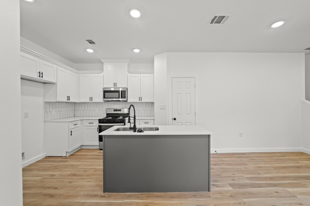 2195 W Lang - Photo 4