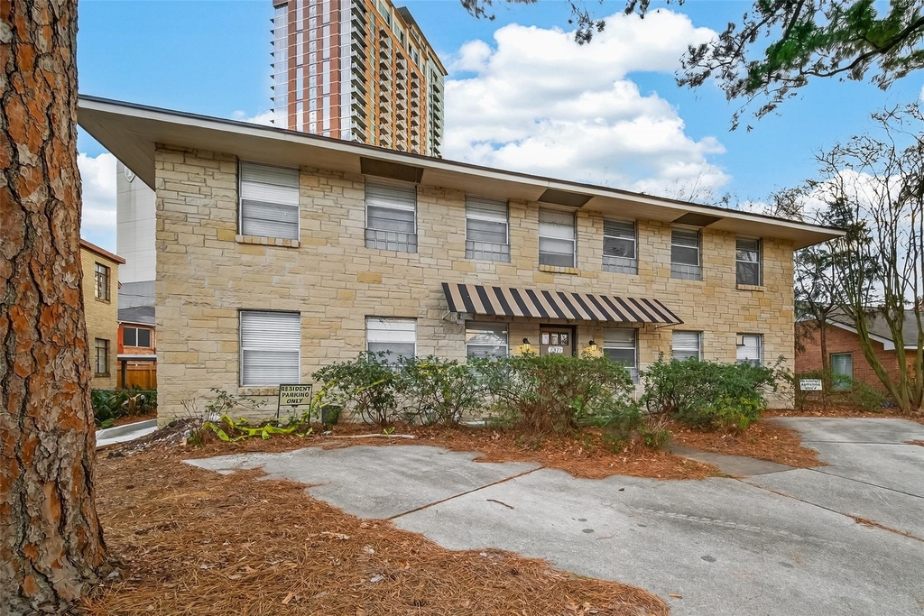 2021 Southgate Boulevard - Photo 2