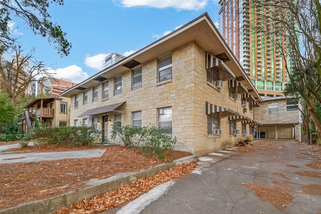 2021 Southgate Boulevard - Photo 4