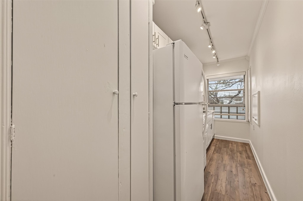 2021 Southgate Boulevard - Photo 10