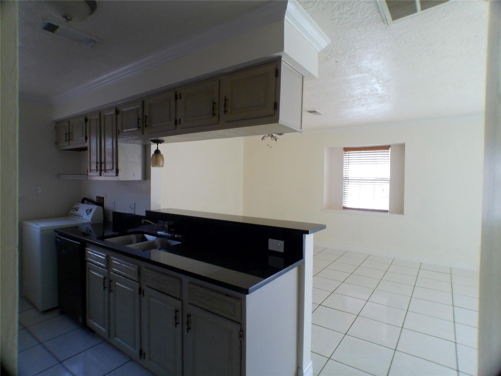 6350 Crestside Drive - Photo 8