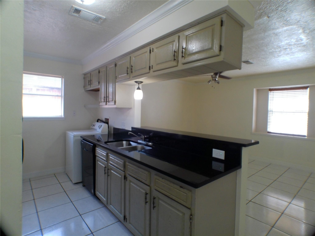 6350 Crestside Drive - Photo 6