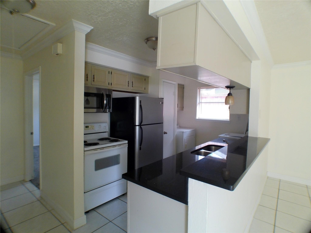 6350 Crestside Drive - Photo 4