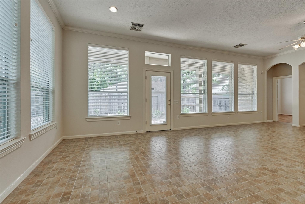 118 Robindale Circle - Photo 7