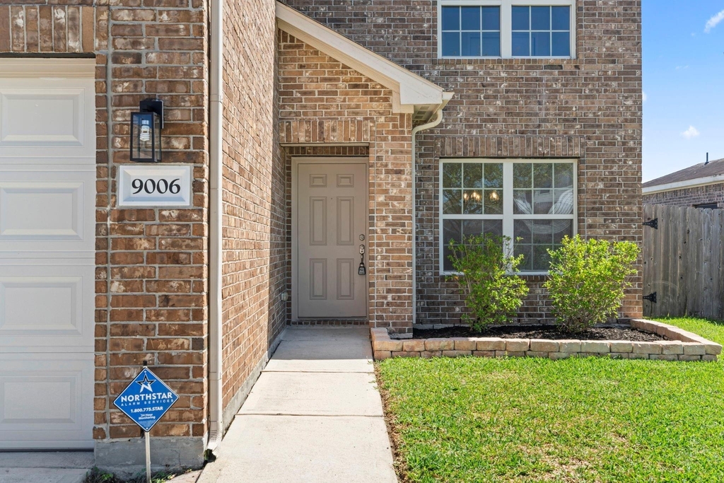 9006 Sasson Boulevard - Photo 1