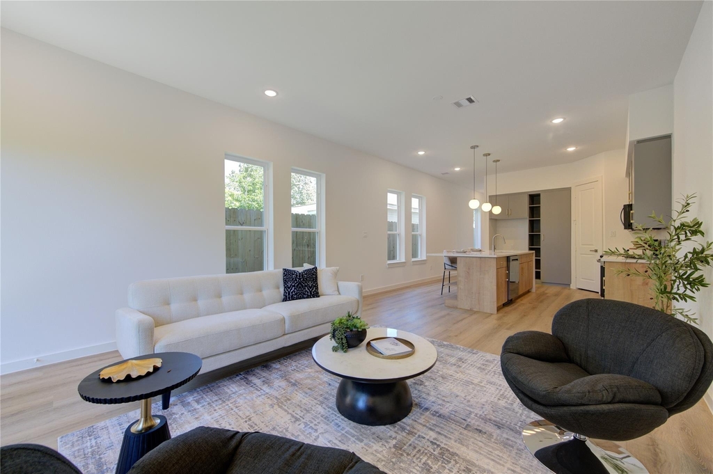 7118 Eastwood Street - Photo 2