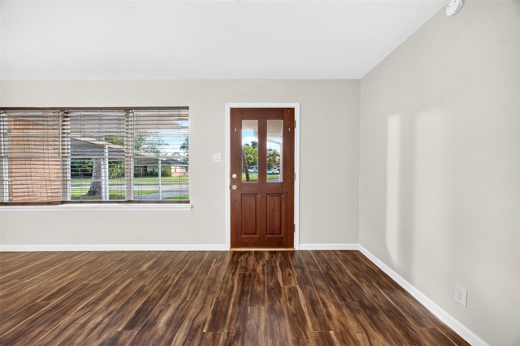 530 Globe Street - Photo 7