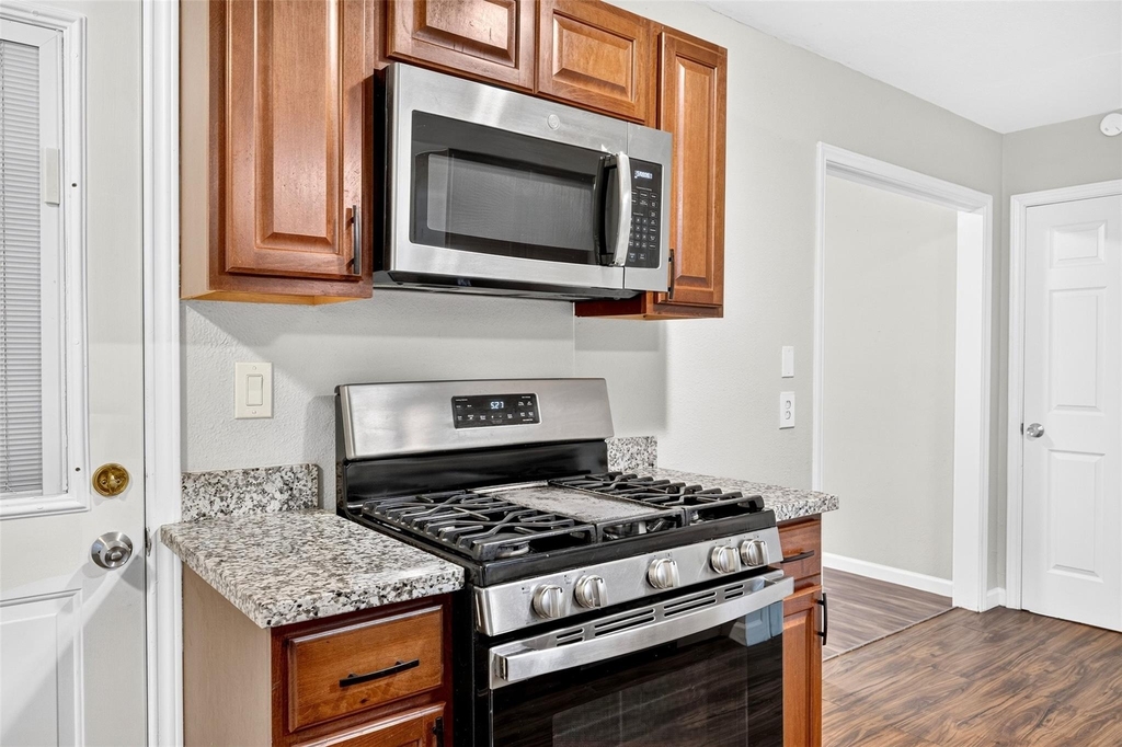 530 Globe Street - Photo 16