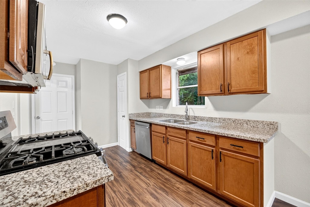 530 Globe Street - Photo 18