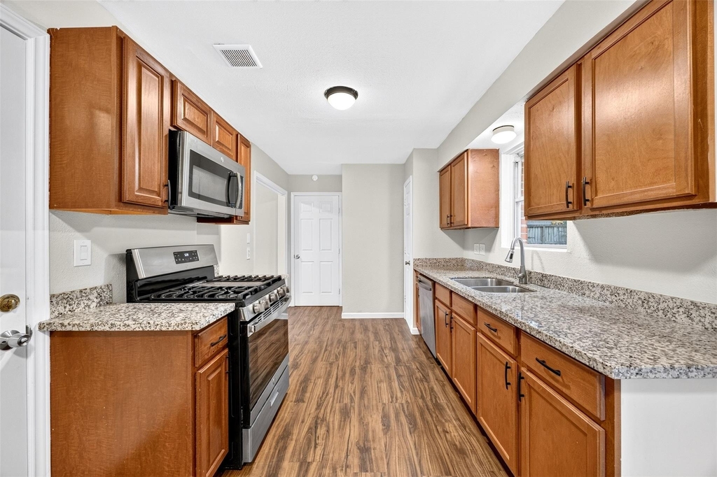 530 Globe Street - Photo 17