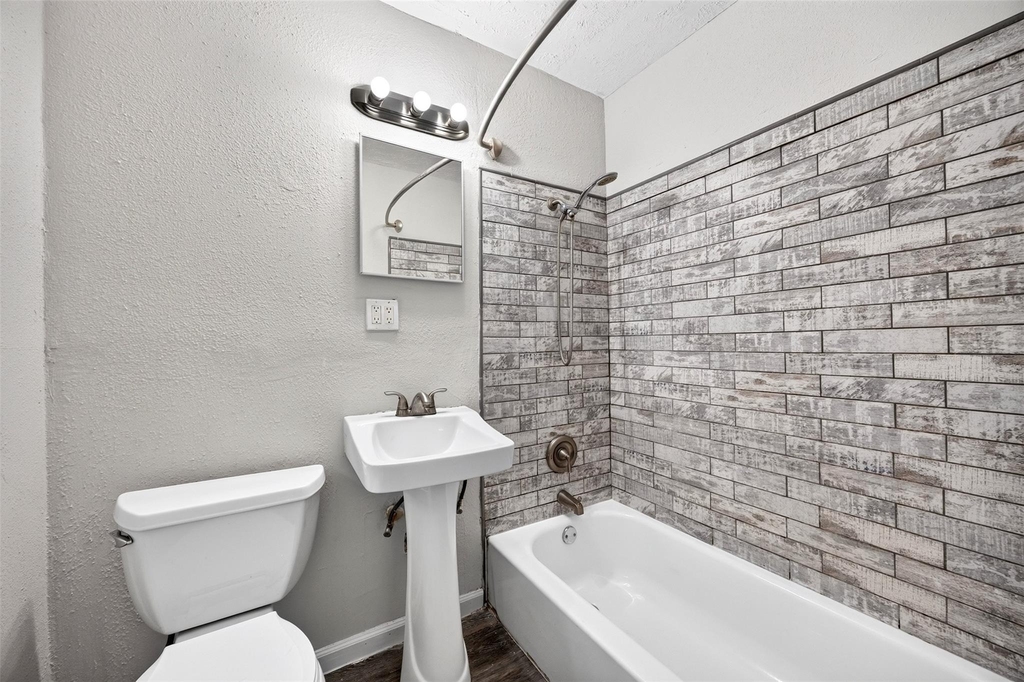 530 Globe Street - Photo 23