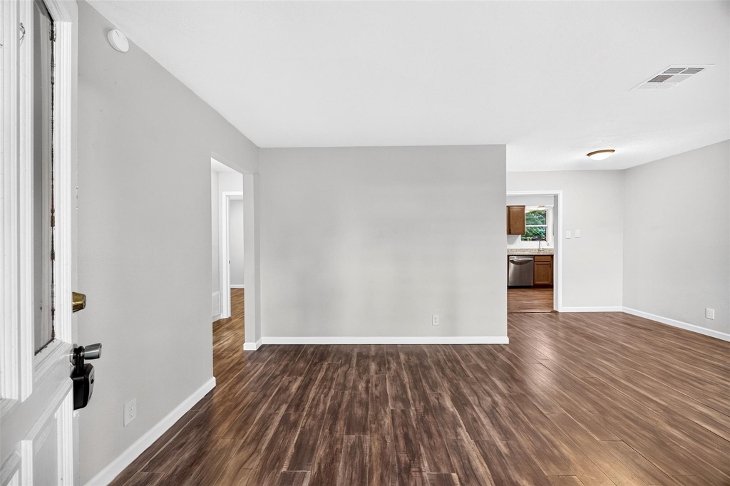 530 Globe Street - Photo 8