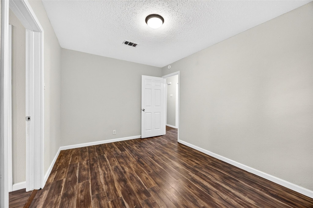 530 Globe Street - Photo 28