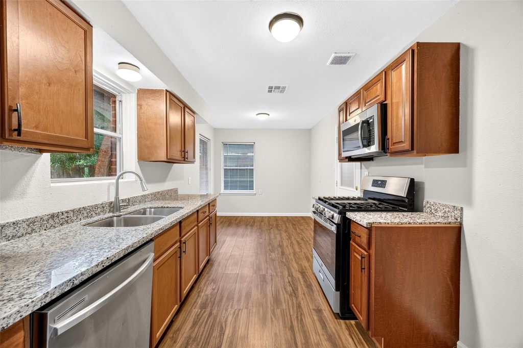 530 Globe Street - Photo 15