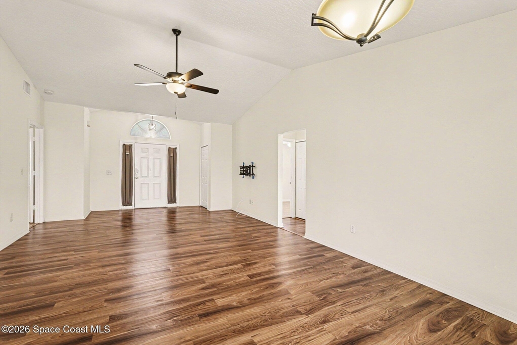 880 Vocelle Avenue - Photo 3