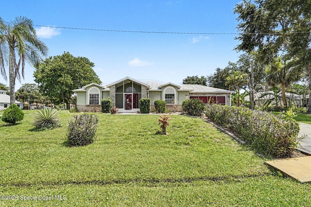 880 Vocelle Avenue - Photo 0