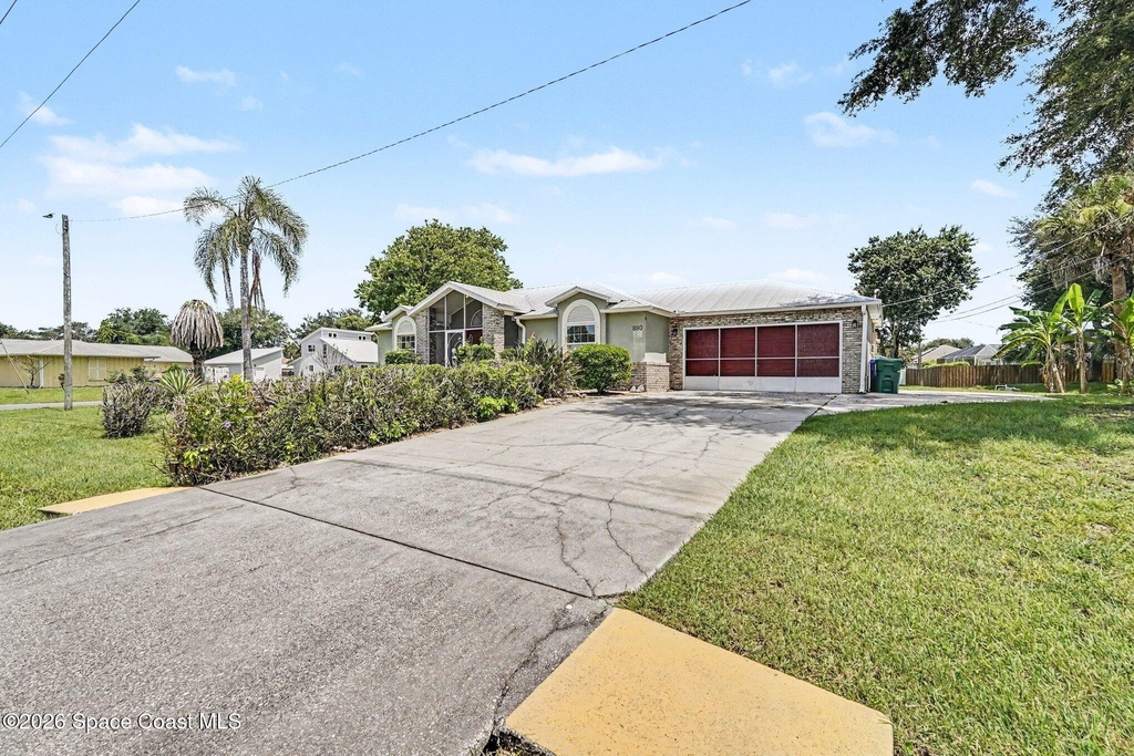 880 Vocelle Avenue - Photo 1