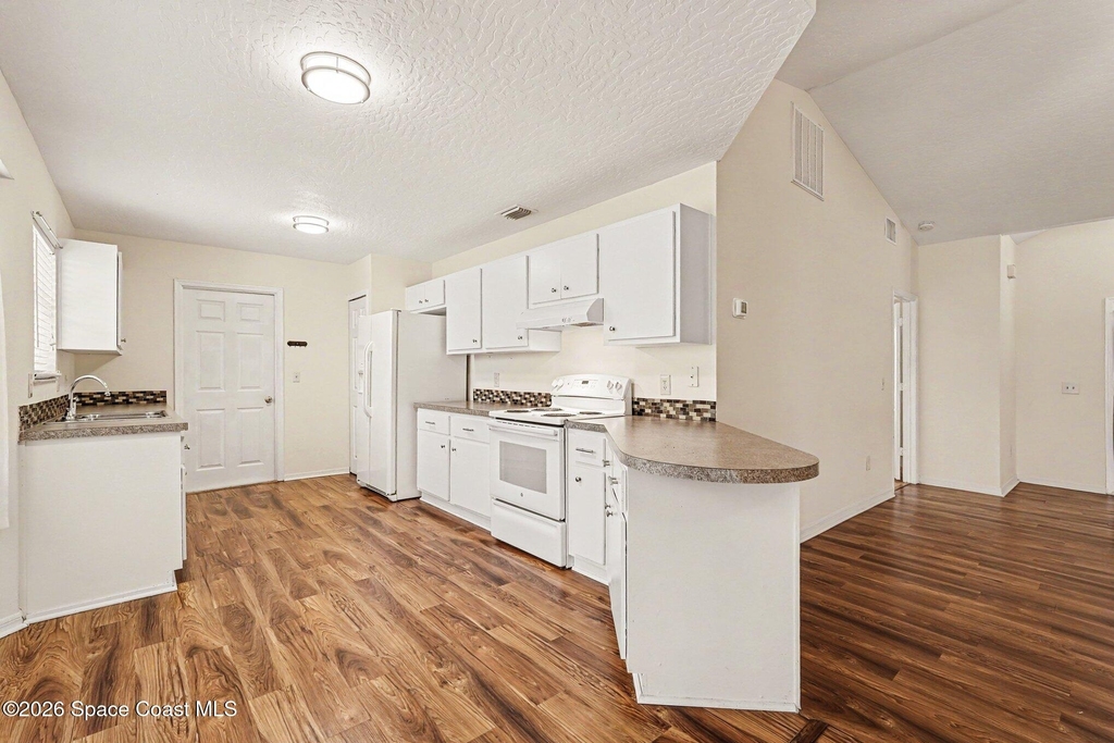 880 Vocelle Avenue - Photo 7